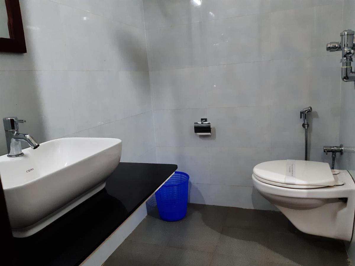 Bharat Hotel Kochi Luaran gambar