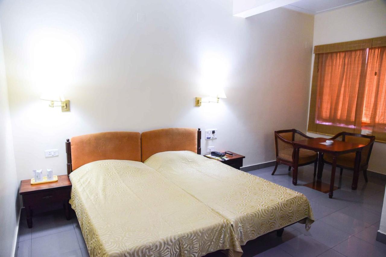 Bharat Hotel Kochi Luaran gambar